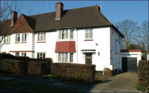 06 Sutcliffe Close